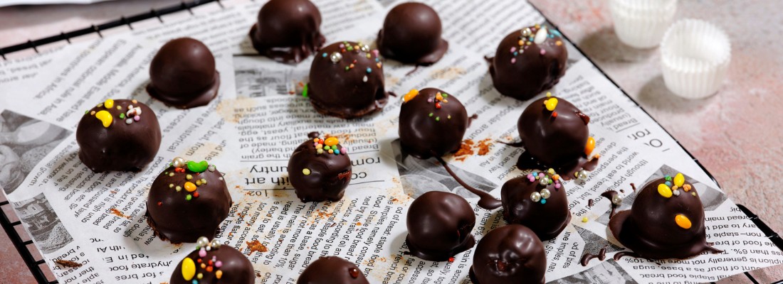 Dark chocolate and apple bonbons